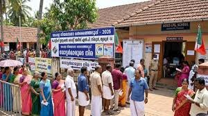 പോളിങ് റെക്കോര്‍ഡ് മടികടക്കുമോ? കനത്ത പോളിങ് തുടരുന്നു, ഉച്ചവരെ 49.7%